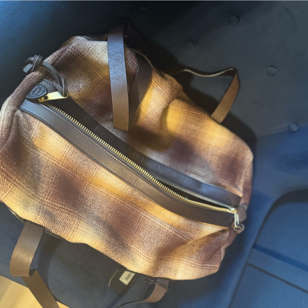 Filson Mackinaw Wool Duffle Medium/ Made in USA - Picture 7 of 9